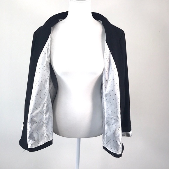 Kensie Black Crepe Blazer. Size: XL - Picture 5 of 7